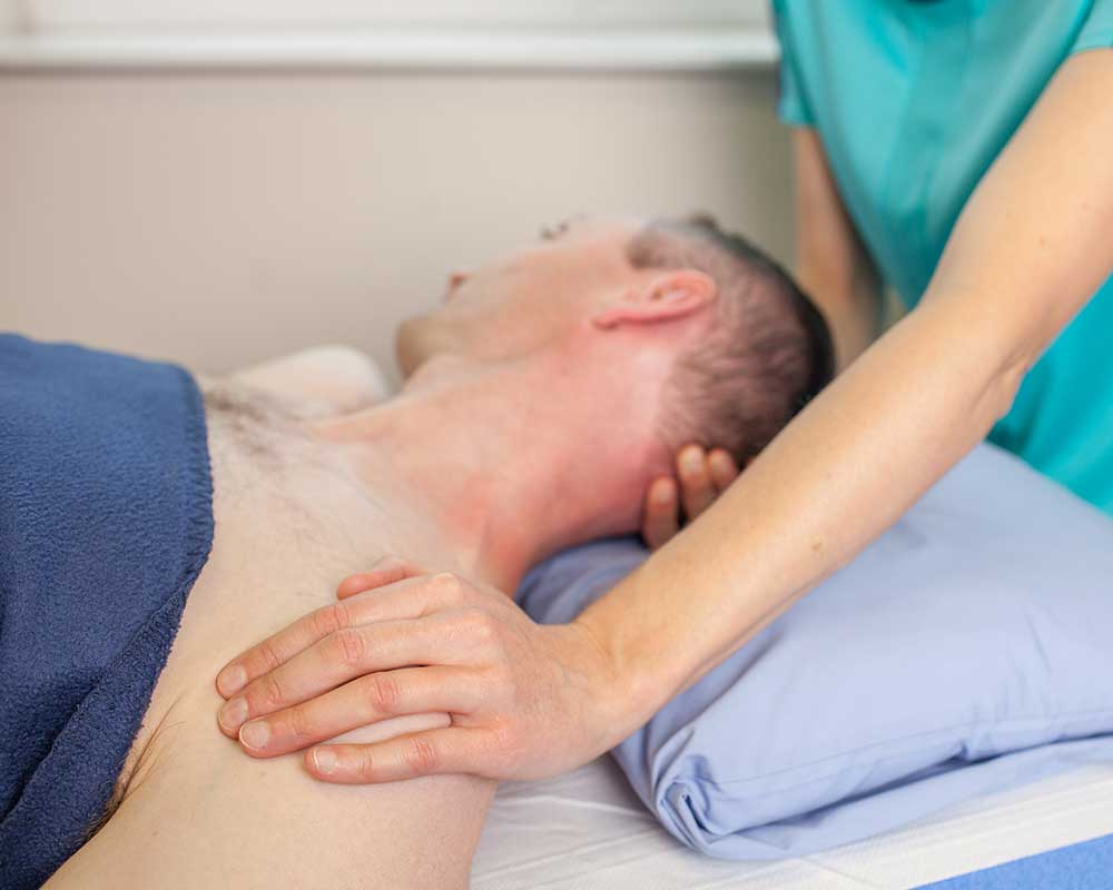 massage therapy in Thame, Oxfordshire, for back and shoulder pain
